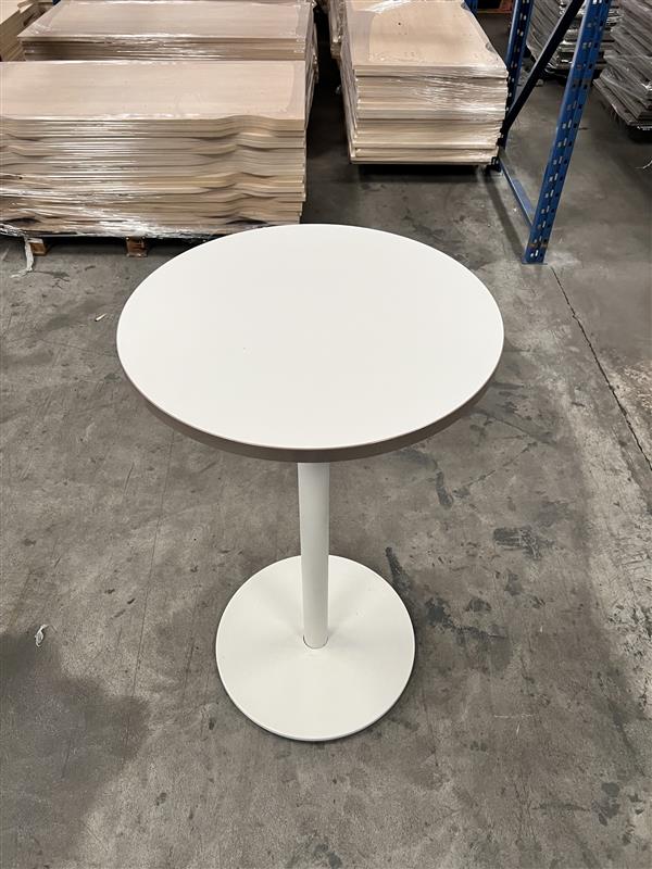 Orangebox: Poseur High Table - rinnovato