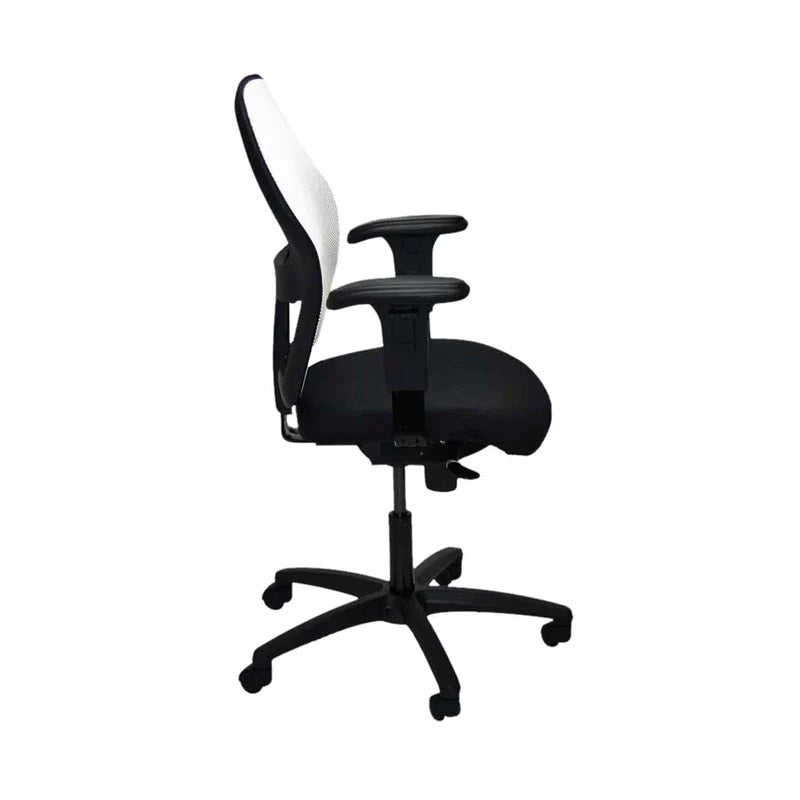 <tc>Ahrend</tc>: Sedia da lavoro tipo 160 con rete bianca - Ricondizionata
