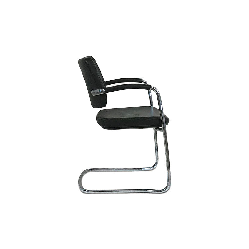 <tc>Boss Design</tc>: Sedia da riunione Pro Cantilever in pelle nera - Ricondizionata