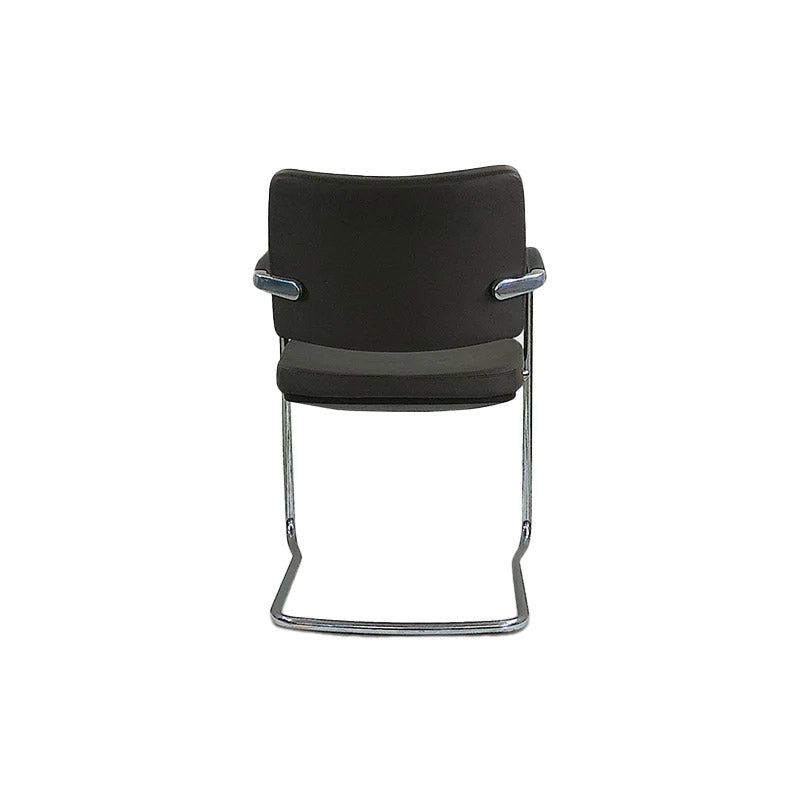 <tc>Boss Design</tc>: Sedia da riunione Pro Cantilever in pelle nera - Ricondizionata