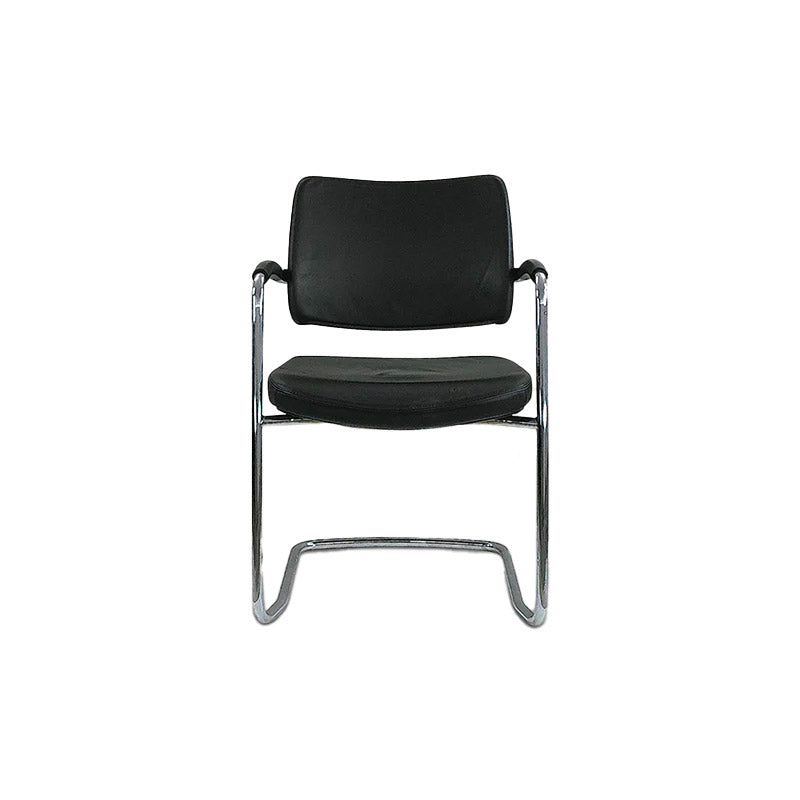 <tc>Boss Design</tc>: Sedia da riunione Pro Cantilever in pelle nera - Ricondizionata
