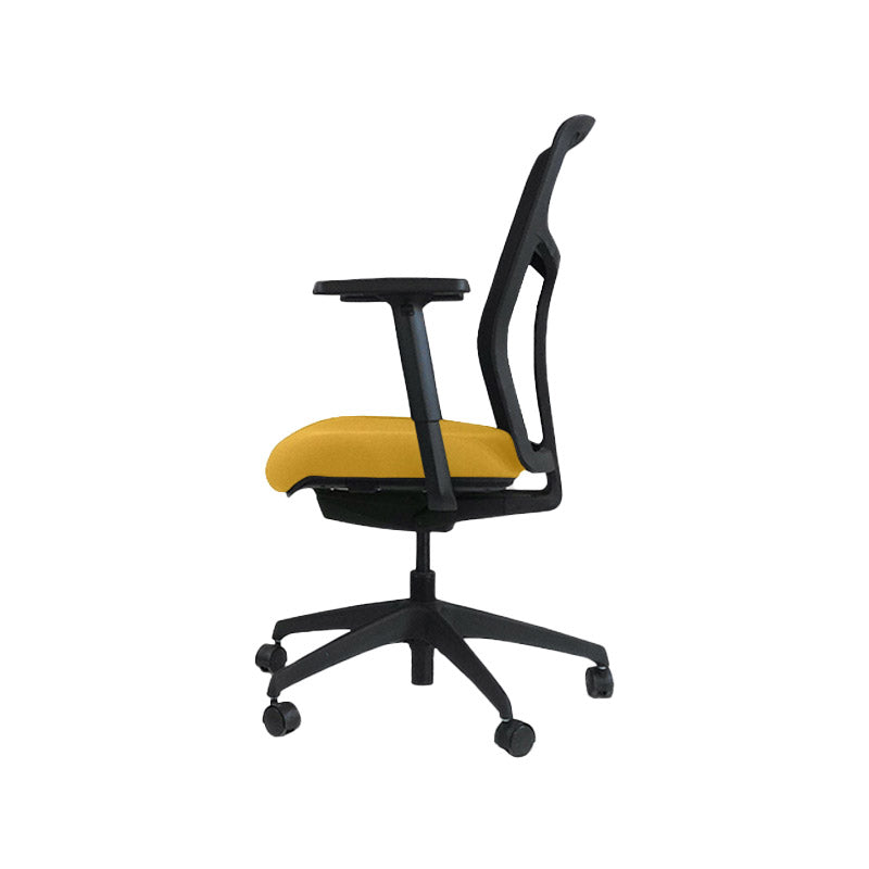 <tc>Boss Design</tc>: Tauro in tessuto giallo - sedia operativa - ricondizionata