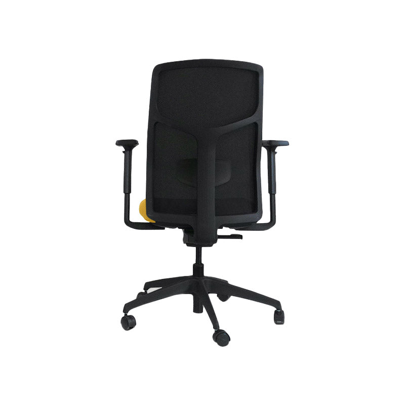 <tc>Boss Design</tc>: Tauro in tessuto giallo - sedia operativa - ricondizionata
