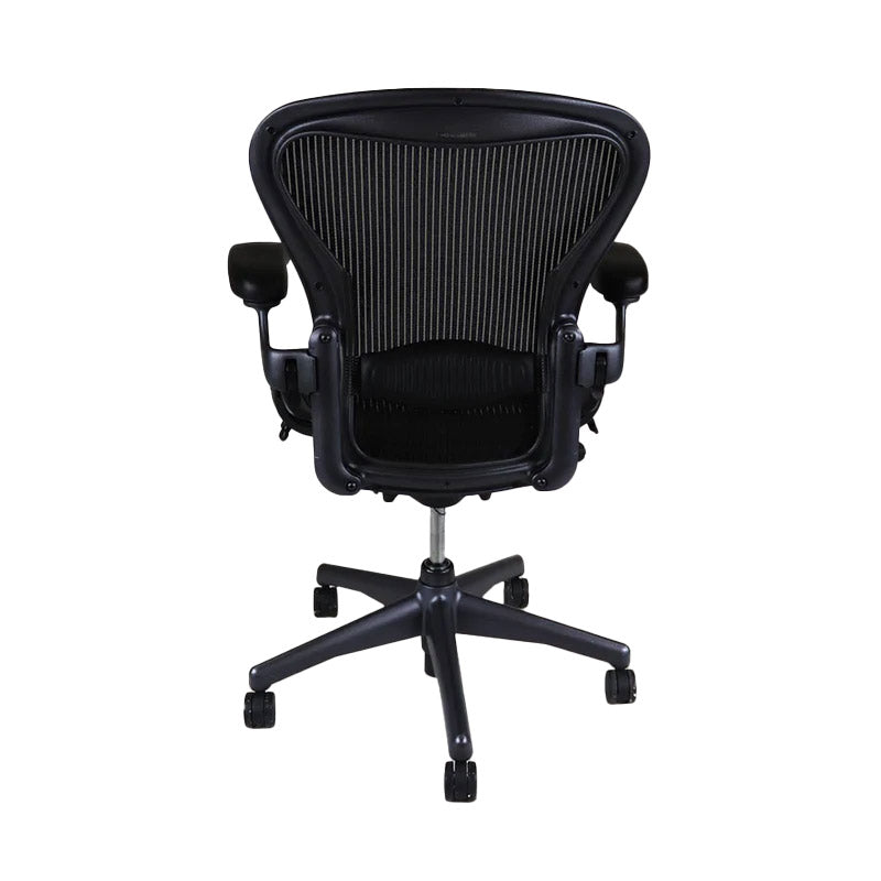 <tc>Herman Miller</tc>: Aeron - <tc>Size B</tc> - Braccio fisso, inclinazione dello schienale (grafite) - Ricondizionato