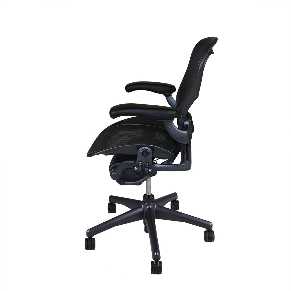 <tc>Herman Miller</tc>: Aeron <tc>Size B</tc> Carbone, solo inclinazione posteriore - Ricondizionato