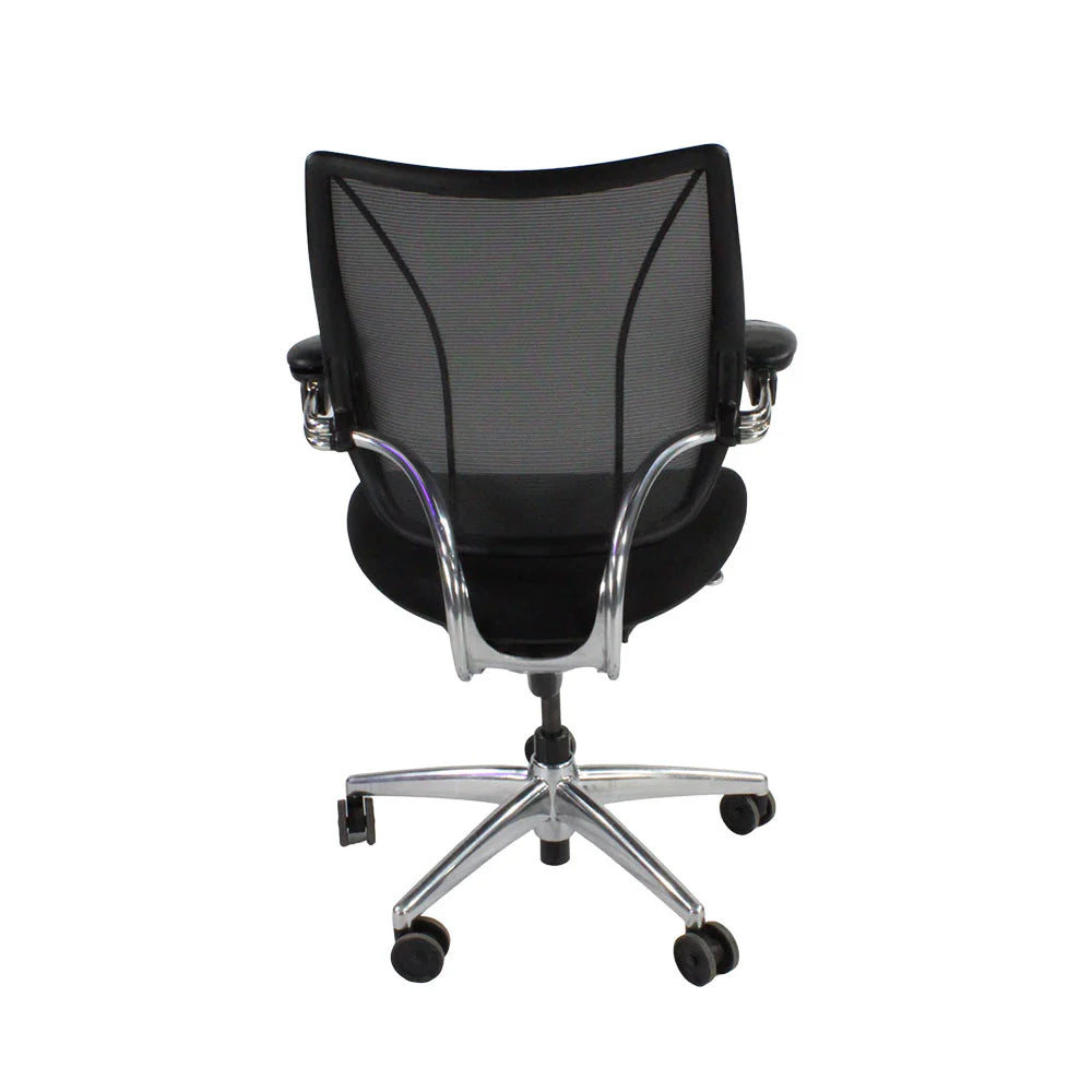 <tc>Humanscale</tc>: <tc>Liberty</tc> Sedia operativa in tessuto nero/struttura in alluminio - Ricondizionata