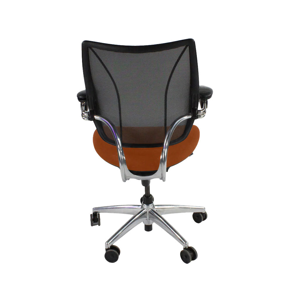 <tc>Humanscale</tc>: <tc>Liberty</tc> Sedia operativa in pelle marrone chiaro/struttura in alluminio - ricondizionata