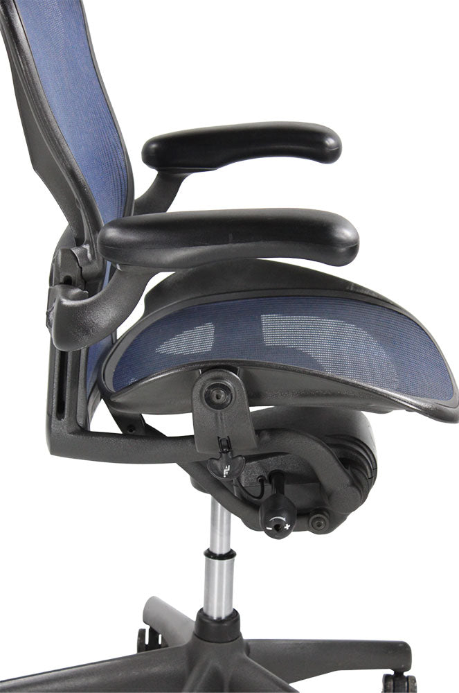 Herman Miller: Aeron Size B with Back Tilt Only in Dark Blue Mesh - Refurbished