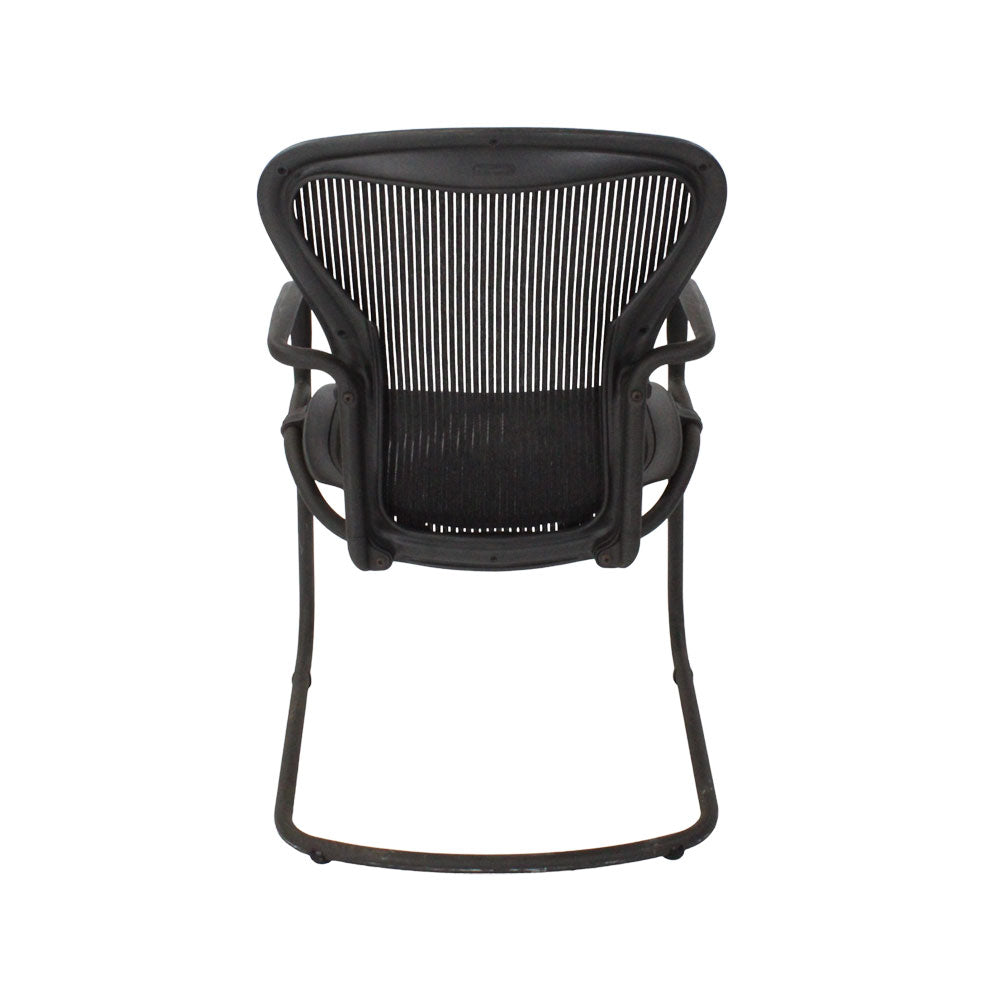 <tc>Herman Miller</tc>: Sedia visitatore Aeron Cantilever in grafite - Ricondizionata