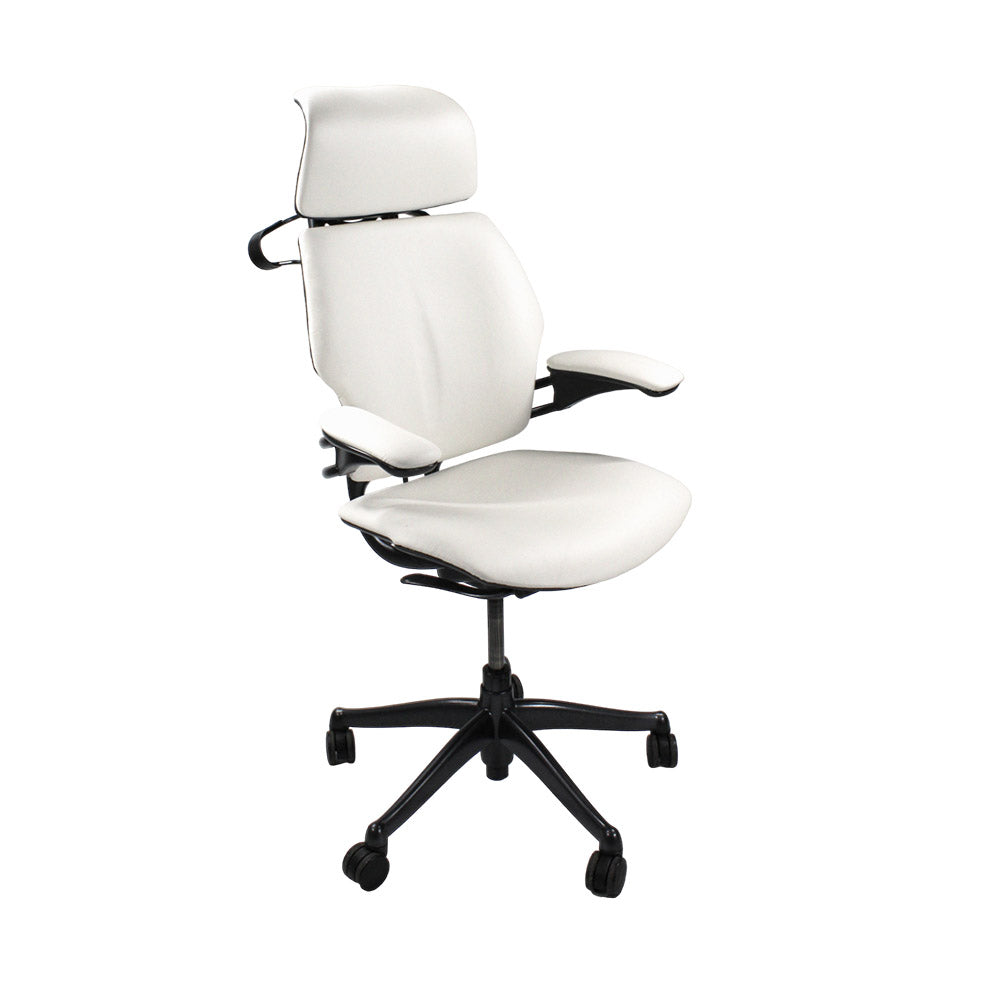 <tc>Humanscale</tc>: <tc>Freedom</tc> Sedia operativa con poggiatesta e schienale alto - Pelle bianca - Ricondizionata