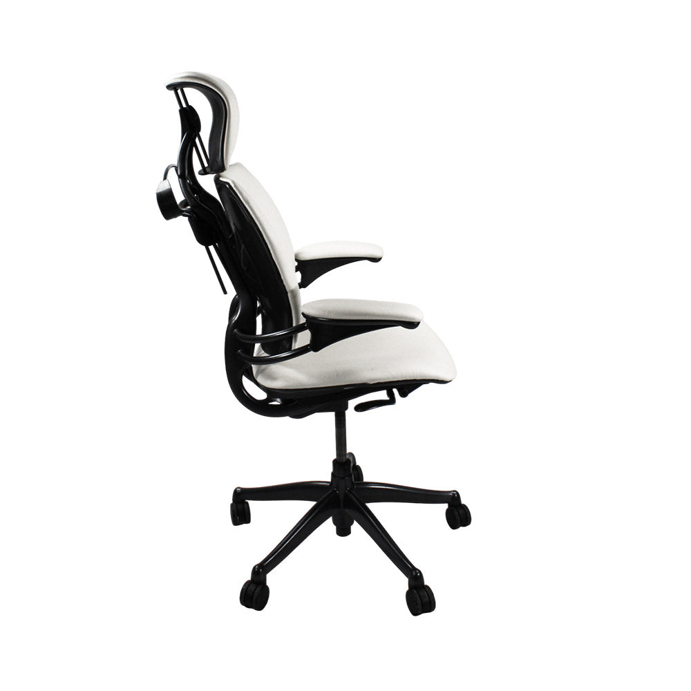 <tc>Humanscale</tc>: <tc>Freedom</tc> Sedia operativa con poggiatesta e schienale alto - Pelle bianca - Ricondizionata