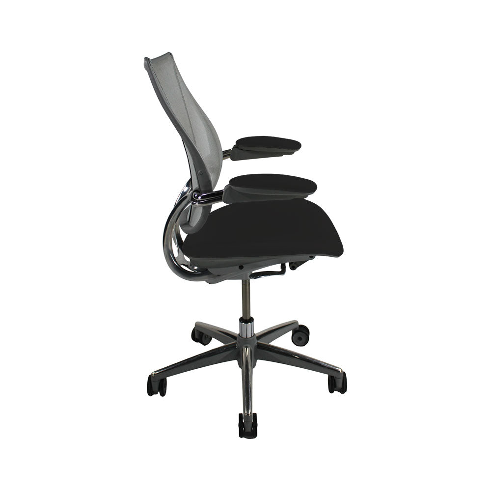 <tc>Humanscale</tc>: <tc>Liberty</tc> Sedia operativa in pelle nera - Ricondizionata