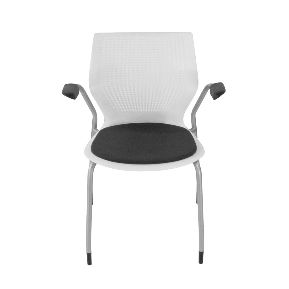 <tc>Knoll</tc>: <tc>Multigeneration</tc> Sedia da riunione in tessuto nero - Ricondizionata