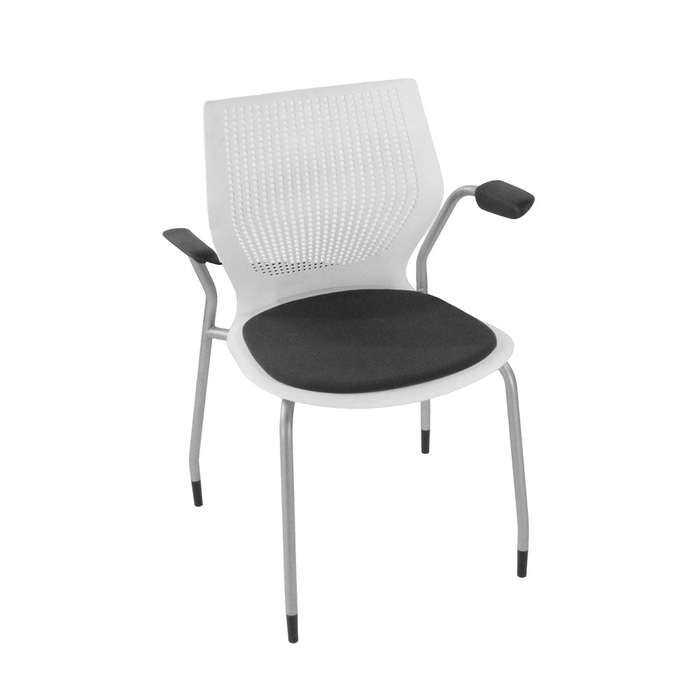 <tc>Knoll</tc>: <tc>Multigeneration</tc> Sedia da riunione in tessuto nero - Ricondizionata