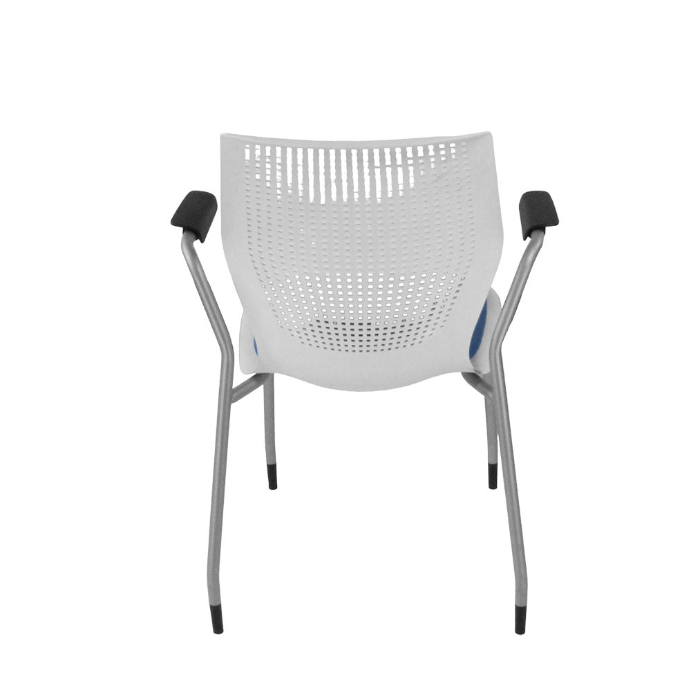 <tc>Knoll</tc>: <tc>Multigeneration</tc> Sedia da riunione in tessuto blu - Ristrutturata