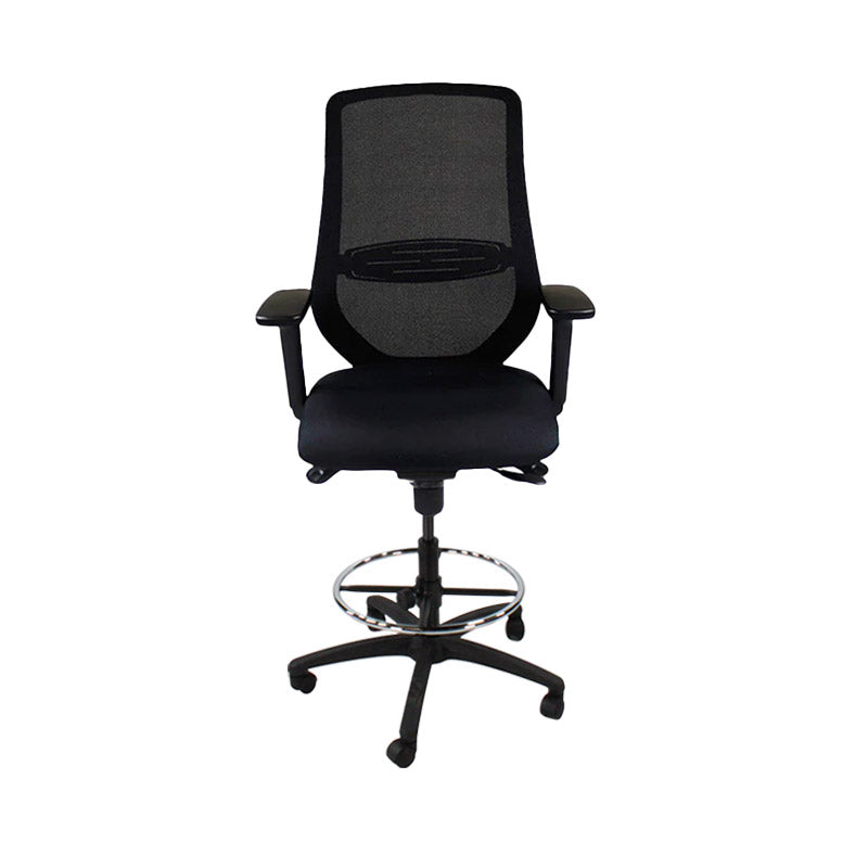Sassoni: <tc>Scudo</tc> Sedia da disegnatore in tessuto nero - Ristrutturata