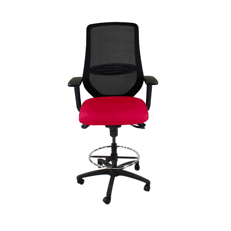 Sassoni: <tc>Scudo</tc> Sedia da disegnatore in tessuto rosso - Ristrutturata