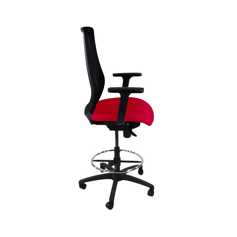 Sassoni: <tc>Scudo</tc> Sedia da disegnatore in tessuto rosso - Ristrutturata
