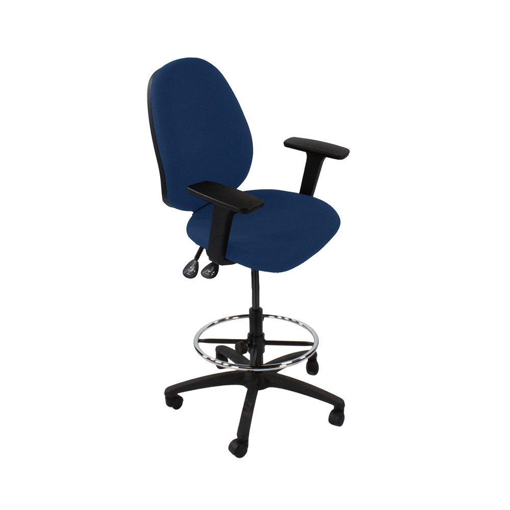 <tc>TOC</tc>: <tc>Scoop</tc> Sedia da disegnatore alta in tessuto blu - Ristrutturata