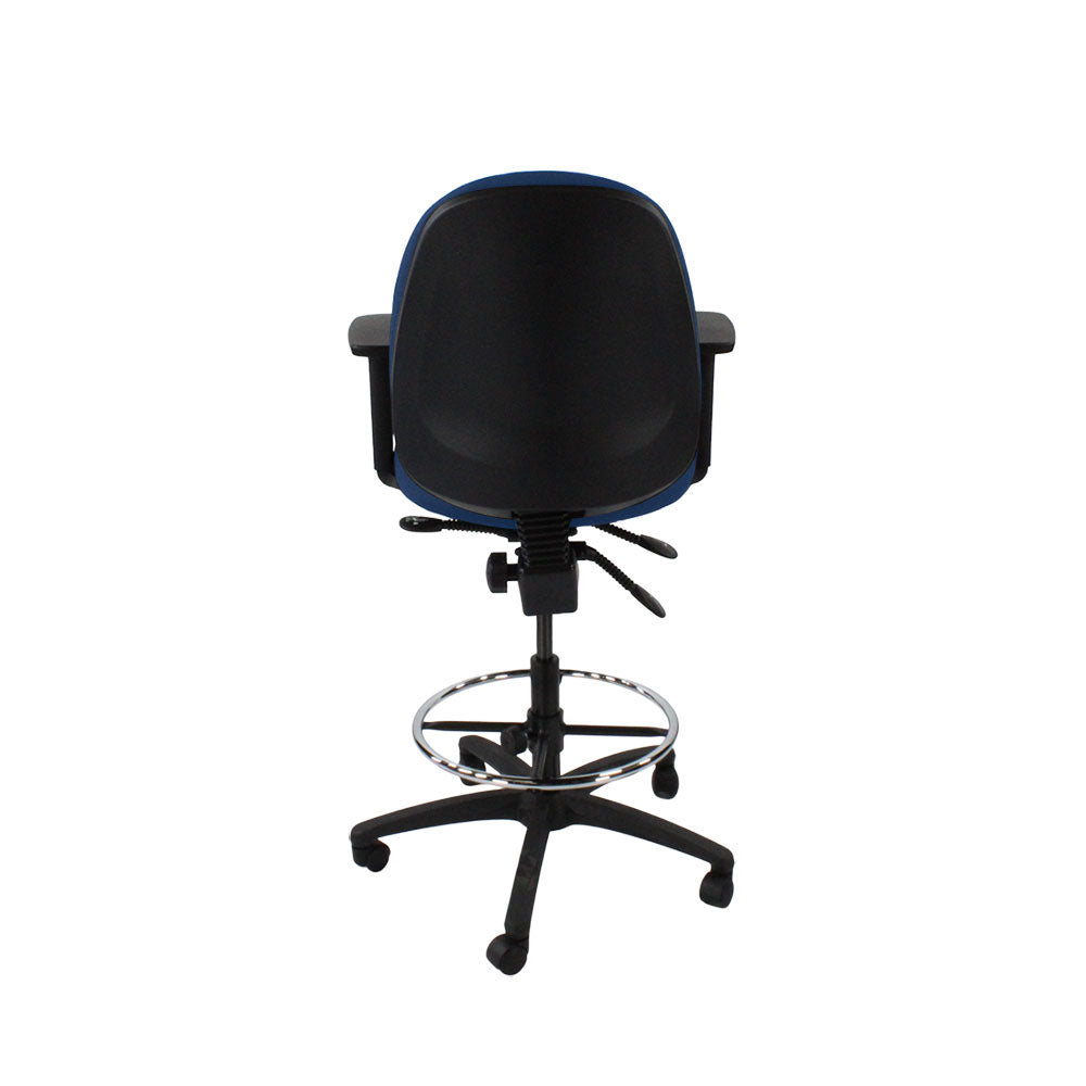 <tc>TOC</tc>: <tc>Scoop</tc> Sedia da disegnatore alta in tessuto blu - Ristrutturata