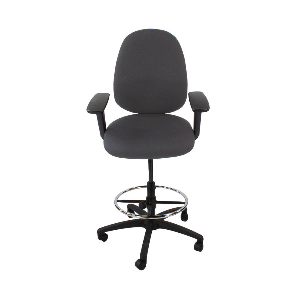 Sassoni: <tc>Scoop</tc> Sedia da disegnatore alta in tessuto grigio - Ristrutturata