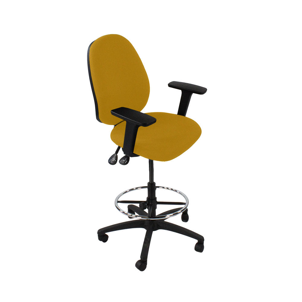 Sassoni: <tc>Scoop</tc> Sedia da disegnatore alta in tessuto giallo - Ristrutturata