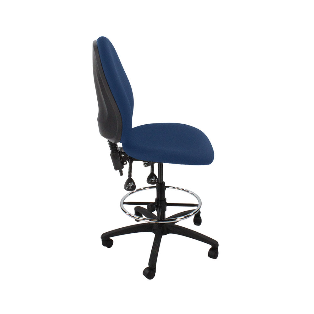 Sassoni: <tc>Scoop</tc> Sedia da disegnatore senza braccioli in tessuto blu - Ristrutturata