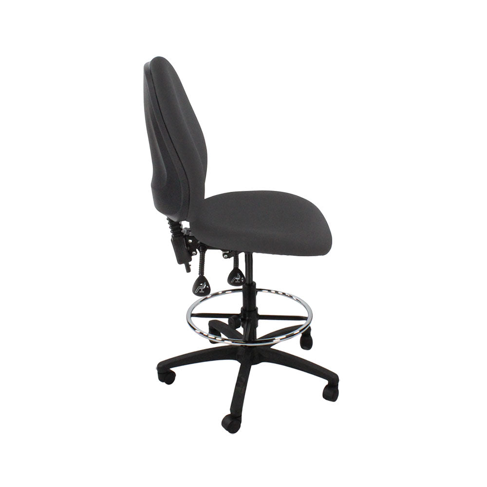 Sassoni: <tc>Scoop</tc> Sedia da disegnatore alta senza braccioli in tessuto grigio - Ristrutturata