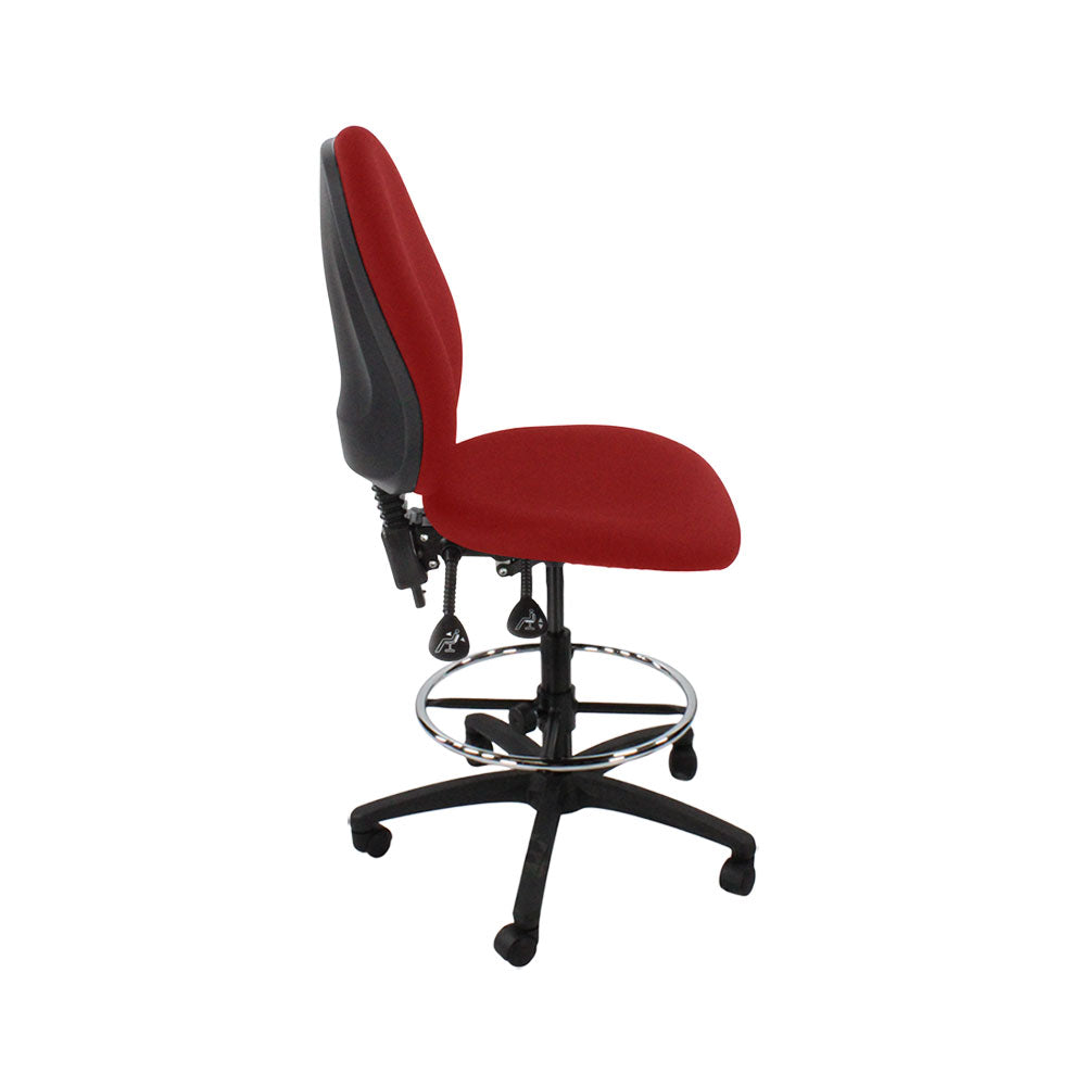 Sassoni: <tc>Scoop</tc> Sedia da disegnatore senza braccioli in tessuto rosso - Ristrutturata