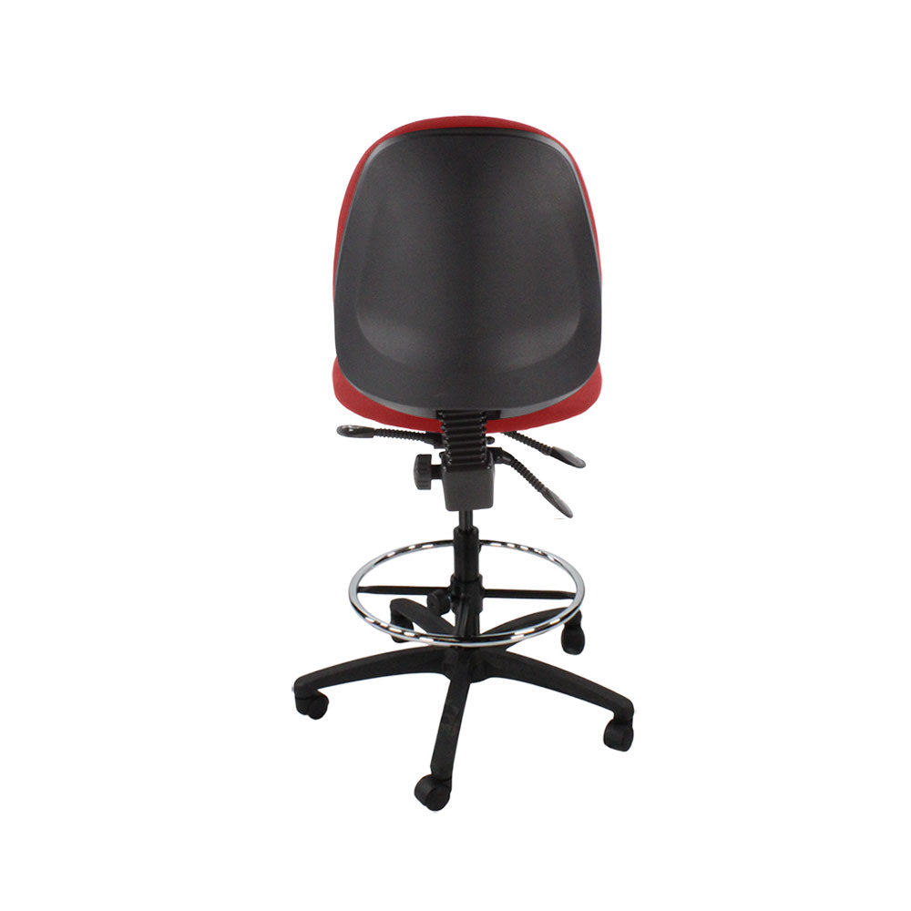 Sassoni: <tc>Scoop</tc> Sedia da disegnatore senza braccioli in tessuto rosso - Ristrutturata