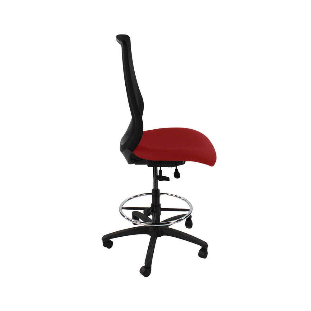 Sassoni: <tc>Scudo</tc> Sedia da disegnatore senza braccioli in tessuto rosso - Ristrutturata