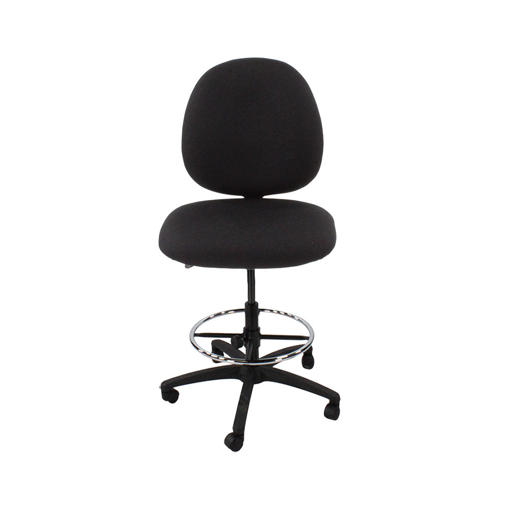 Sassoni: <tc>Scoop</tc> Sedia da disegnatore senza braccioli in tessuto nero - Ristrutturata