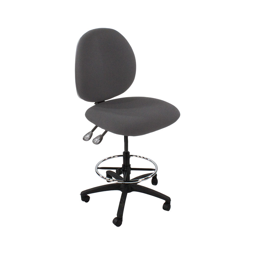 Sassoni: <tc>Scoop</tc> Sedia da disegnatore senza braccioli in tessuto grigio - Ristrutturata