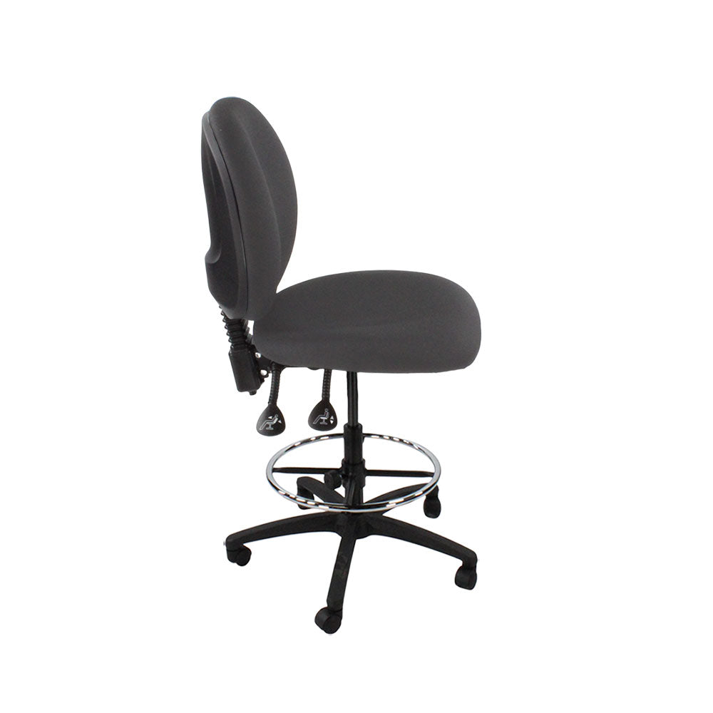 Sassoni: <tc>Scoop</tc> Sedia da disegnatore senza braccioli in tessuto grigio - Ristrutturata