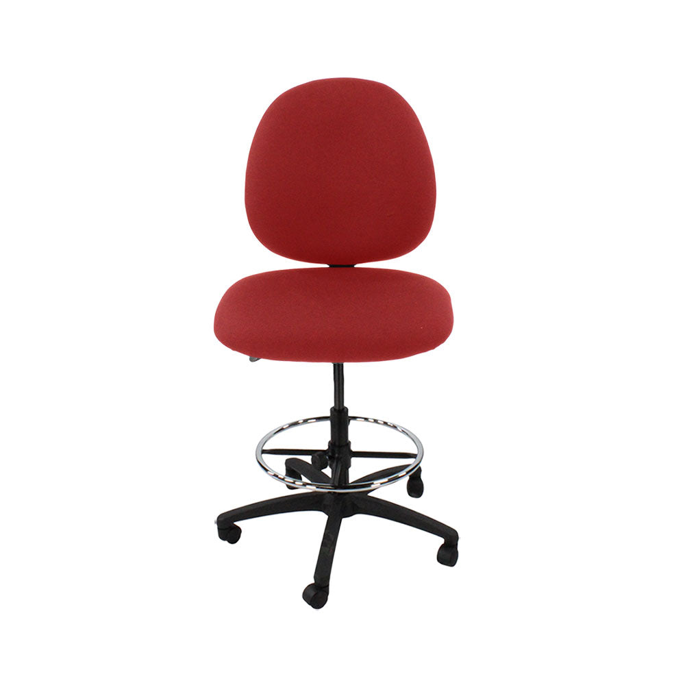 Sassoni: <tc>Scoop</tc> Sedia da disegnatore senza braccioli in tessuto rosso - Ristrutturata