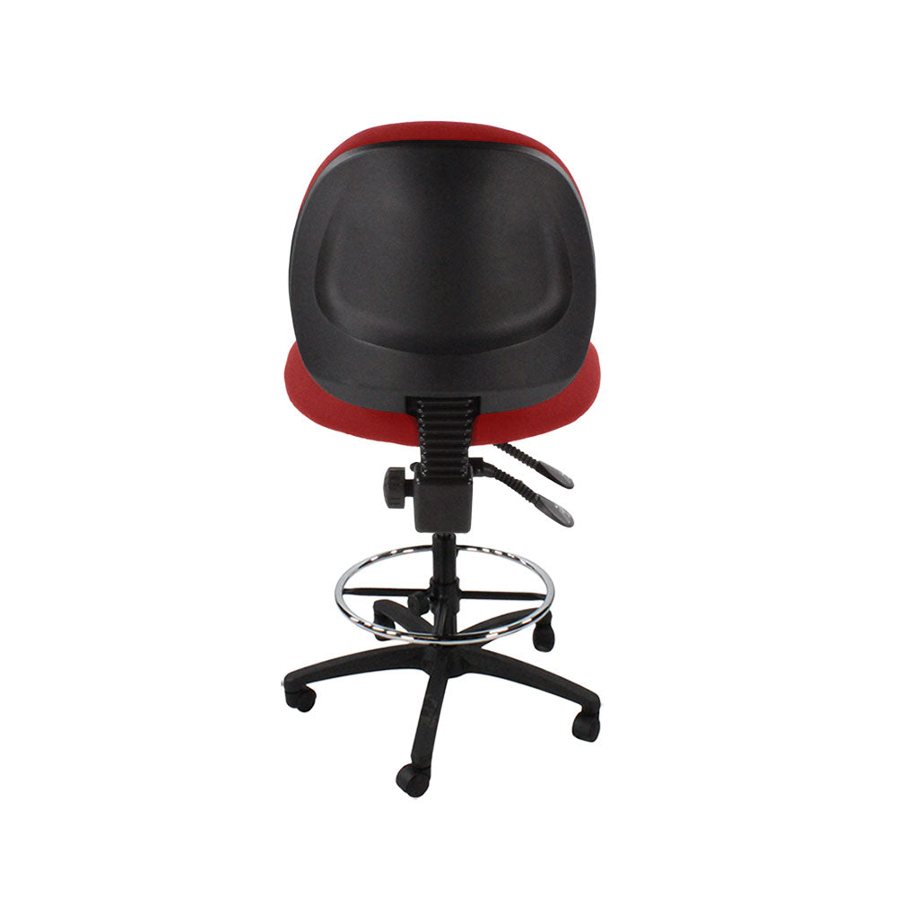 Sassoni: <tc>Scoop</tc> Sedia da disegnatore senza braccioli in tessuto rosso - Ristrutturata