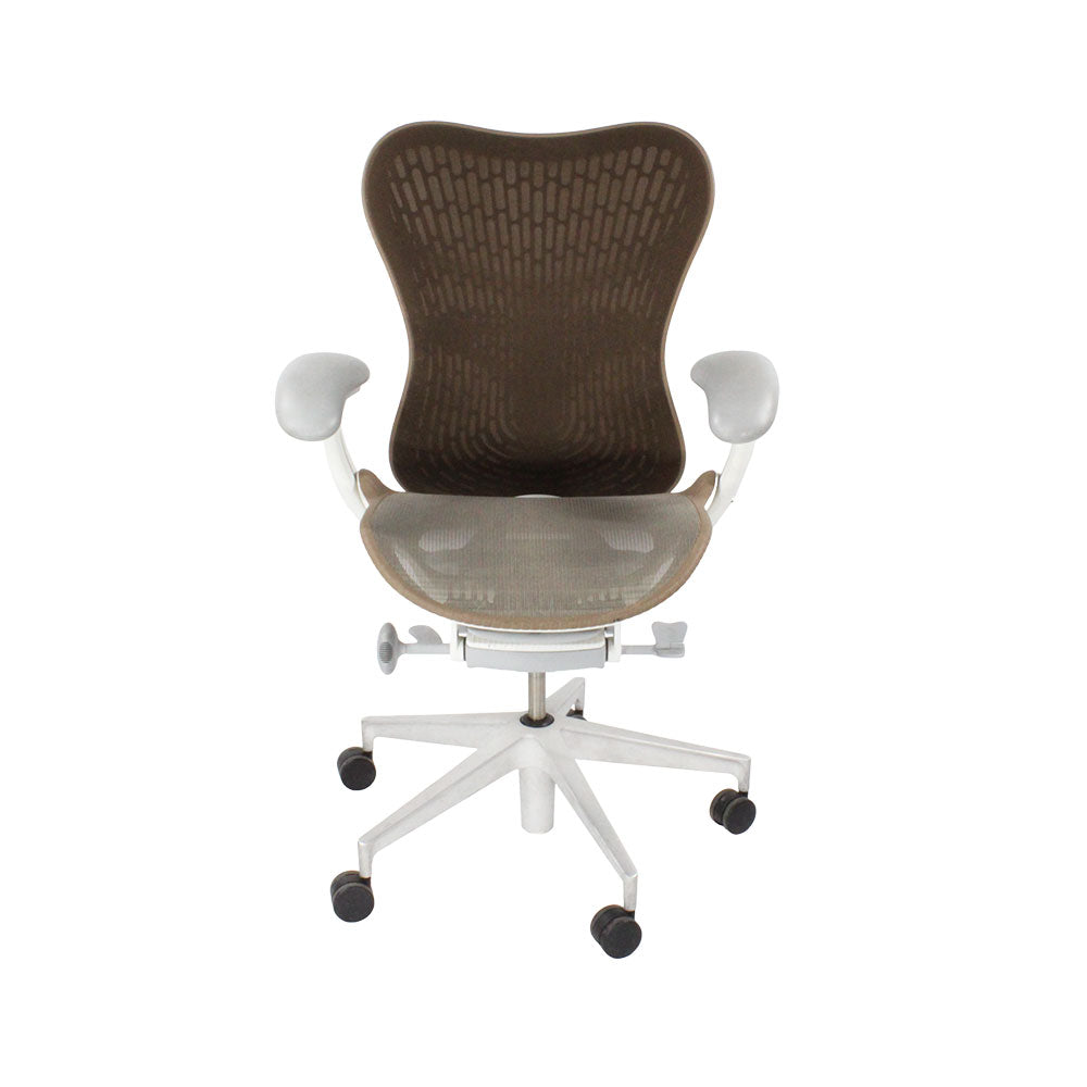 <tc>Herman Miller</tc>: <tc>Mirra</tc> 2 Sedia da lavoro in marrone - Ricondizionata