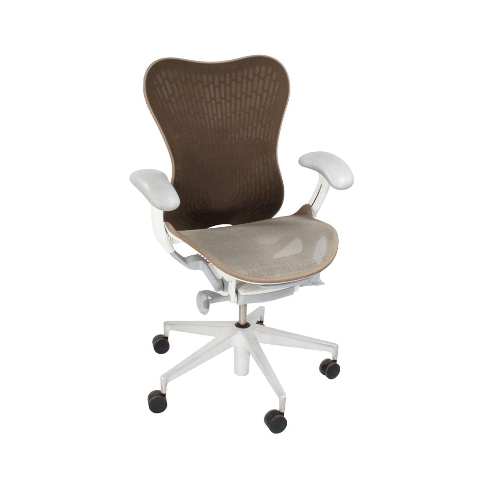 <tc>Herman Miller</tc>: <tc>Mirra</tc> 2 Sedia da lavoro in marrone - Ricondizionata