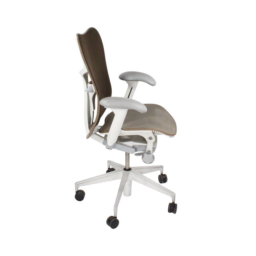 <tc>Herman Miller</tc>: <tc>Mirra</tc> 2 Sedia da lavoro in marrone - Ricondizionata