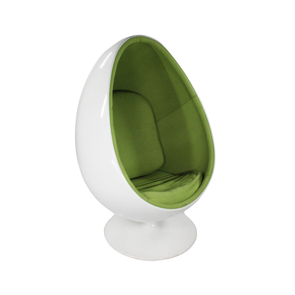 <tc>Bubbles and Balls</tc>: Poltrona Pod Ball con rivestimento in lana di cashmere in verde - Ristrutturata
