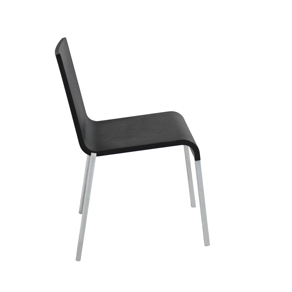 <tc>Vitra</tc>: .03 Sedia impilabile in nero - Ricondizionata