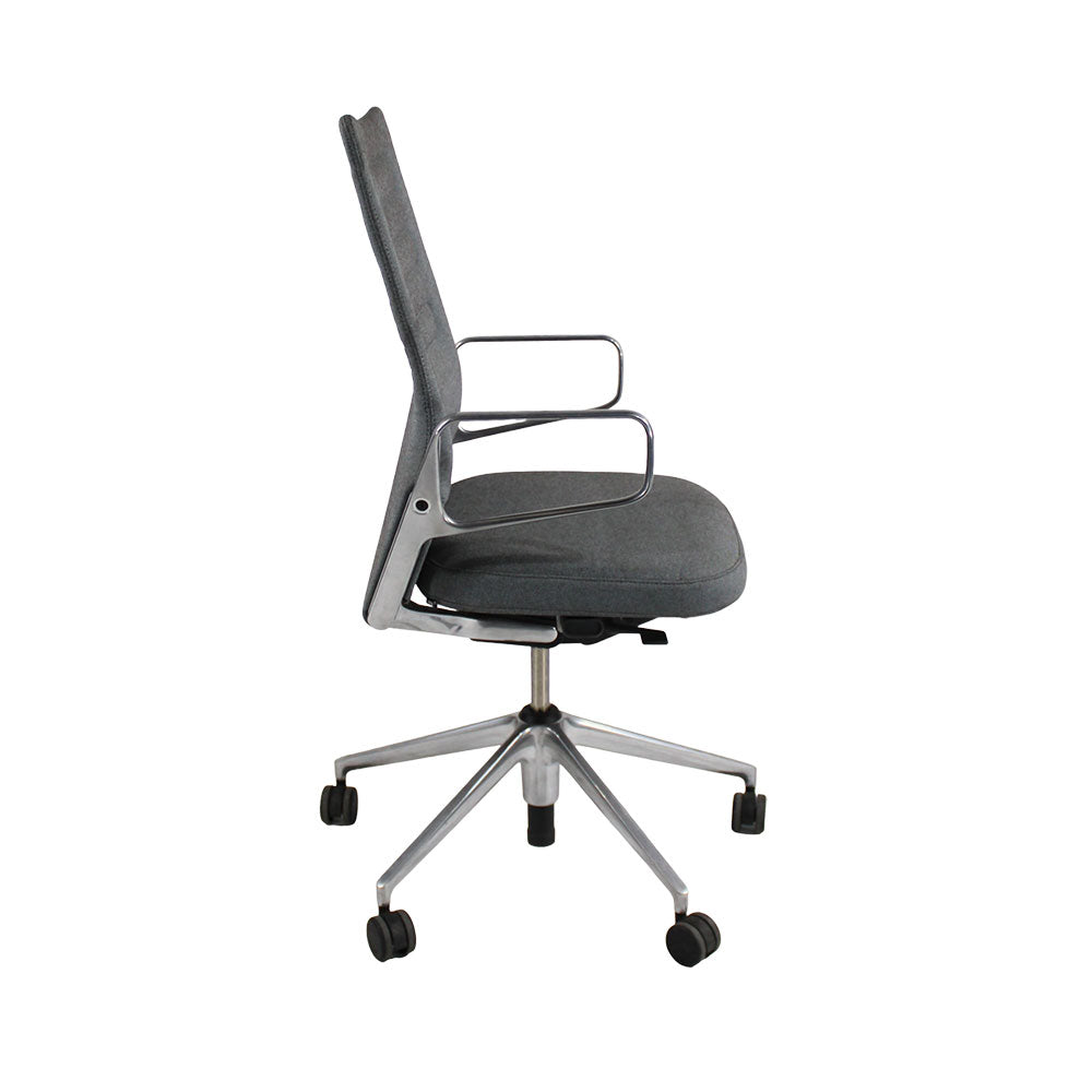 <tc>Vitra</tc>: Sedia da riunione AC4 in tessuto grigio - Ricondizionata