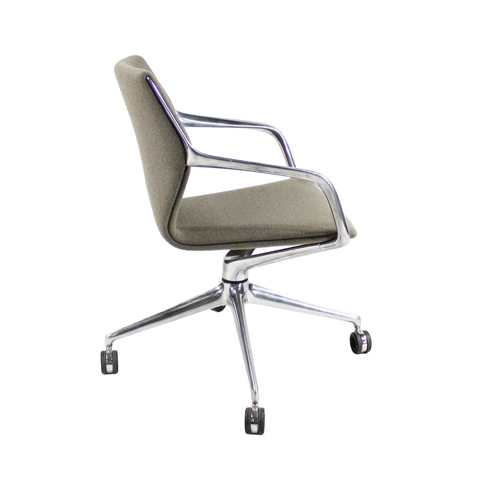 Brunner: Ray Swivel Chair 9232 in Beige Fabric - Refurbished