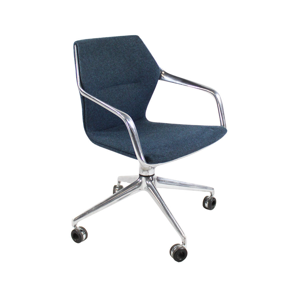 <tc>Brunner</tc>: Ray Swivel Chair 9232 in tessuto blu - Ricondizionato