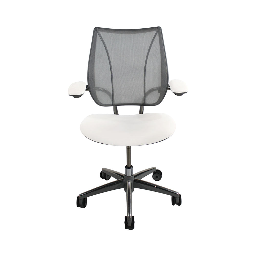 <tc>Humanscale</tc>: <tc>Liberty</tc> Sedia operativa in pelle bianca - Ricondizionata