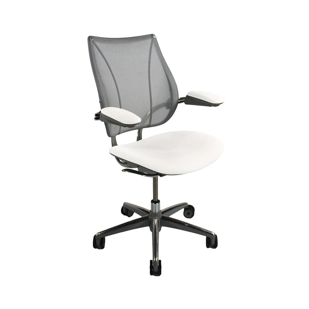 <tc>Humanscale</tc>: <tc>Liberty</tc> Sedia operativa in pelle bianca - Ricondizionata