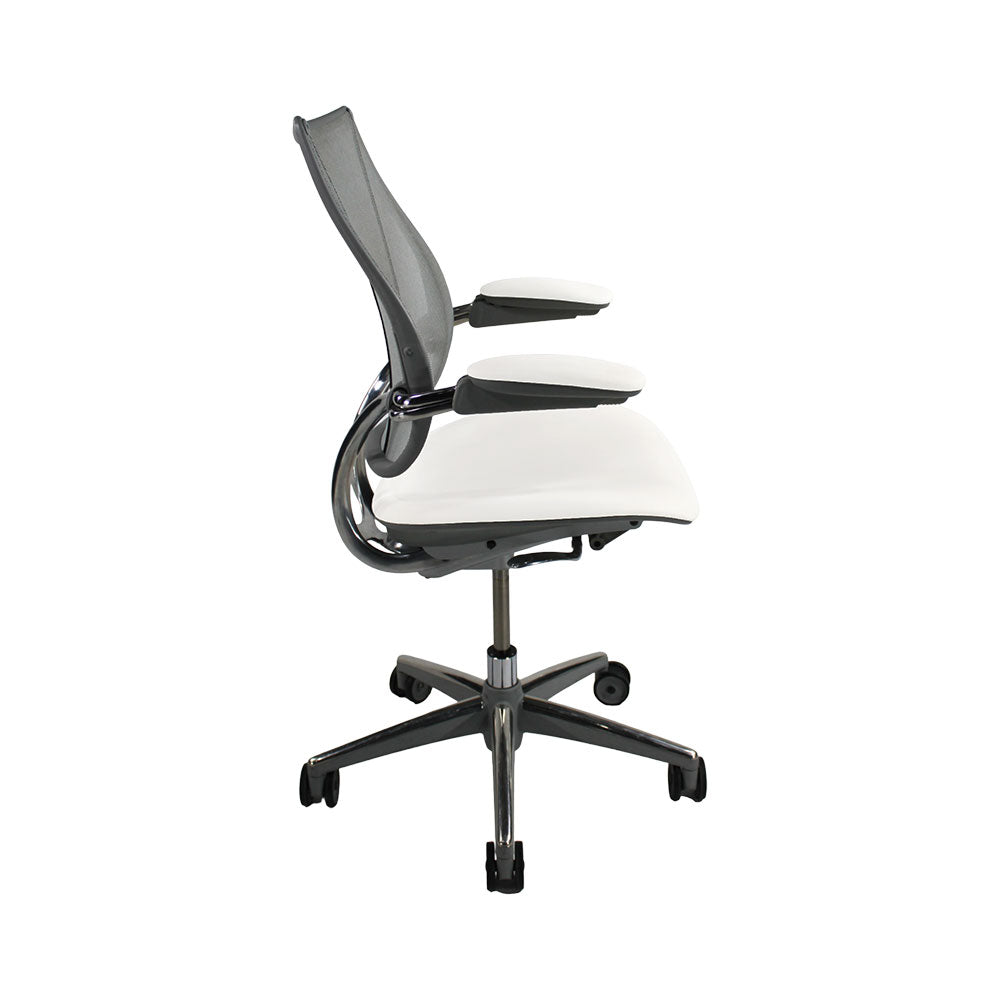 <tc>Humanscale</tc>: <tc>Liberty</tc> Sedia operativa in pelle bianca - Ricondizionata