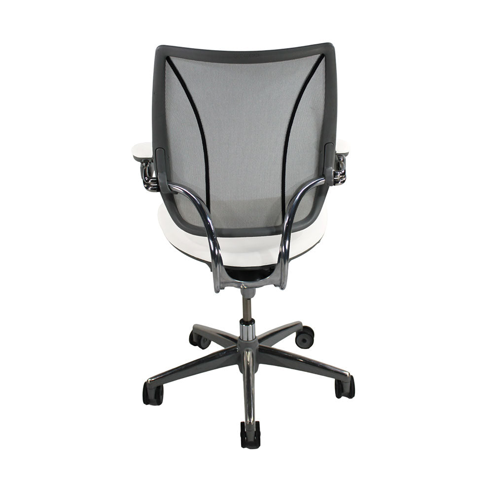 <tc>Humanscale</tc>: <tc>Liberty</tc> Sedia operativa in pelle bianca - Ricondizionata