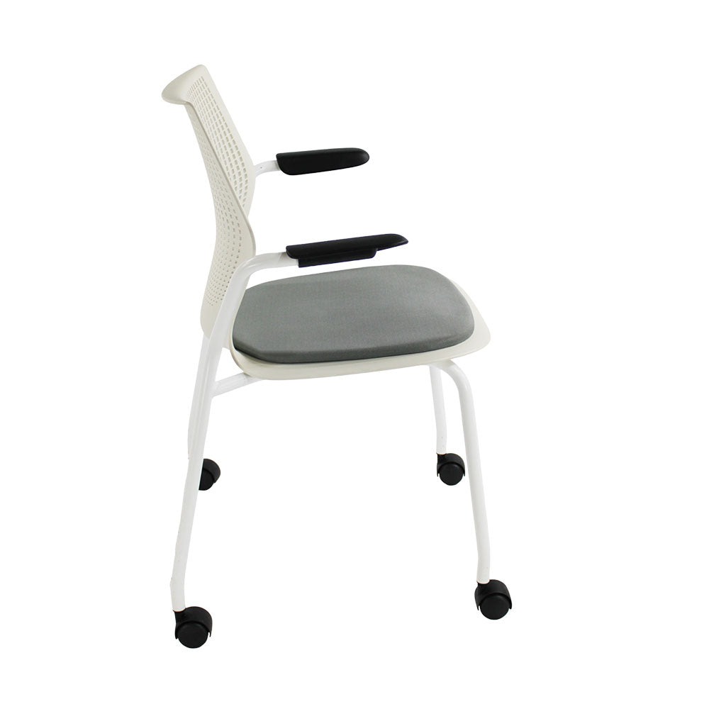 Knoll: Multigeneration Meeting Chair with Wheels in Grey Fabric - Refurbished