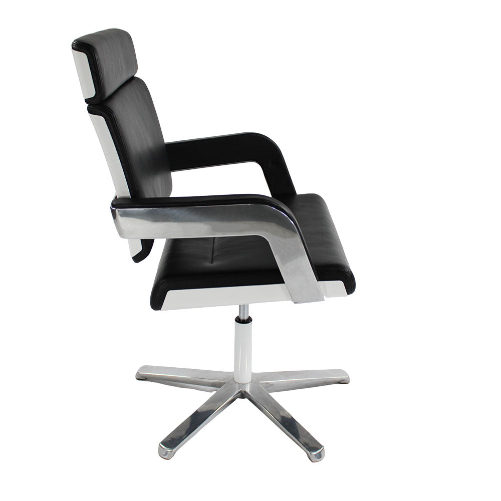 <tc>Konig + Neurath</tc>: Poltrona Charta Lounge con schienale alto - Ricondizionata